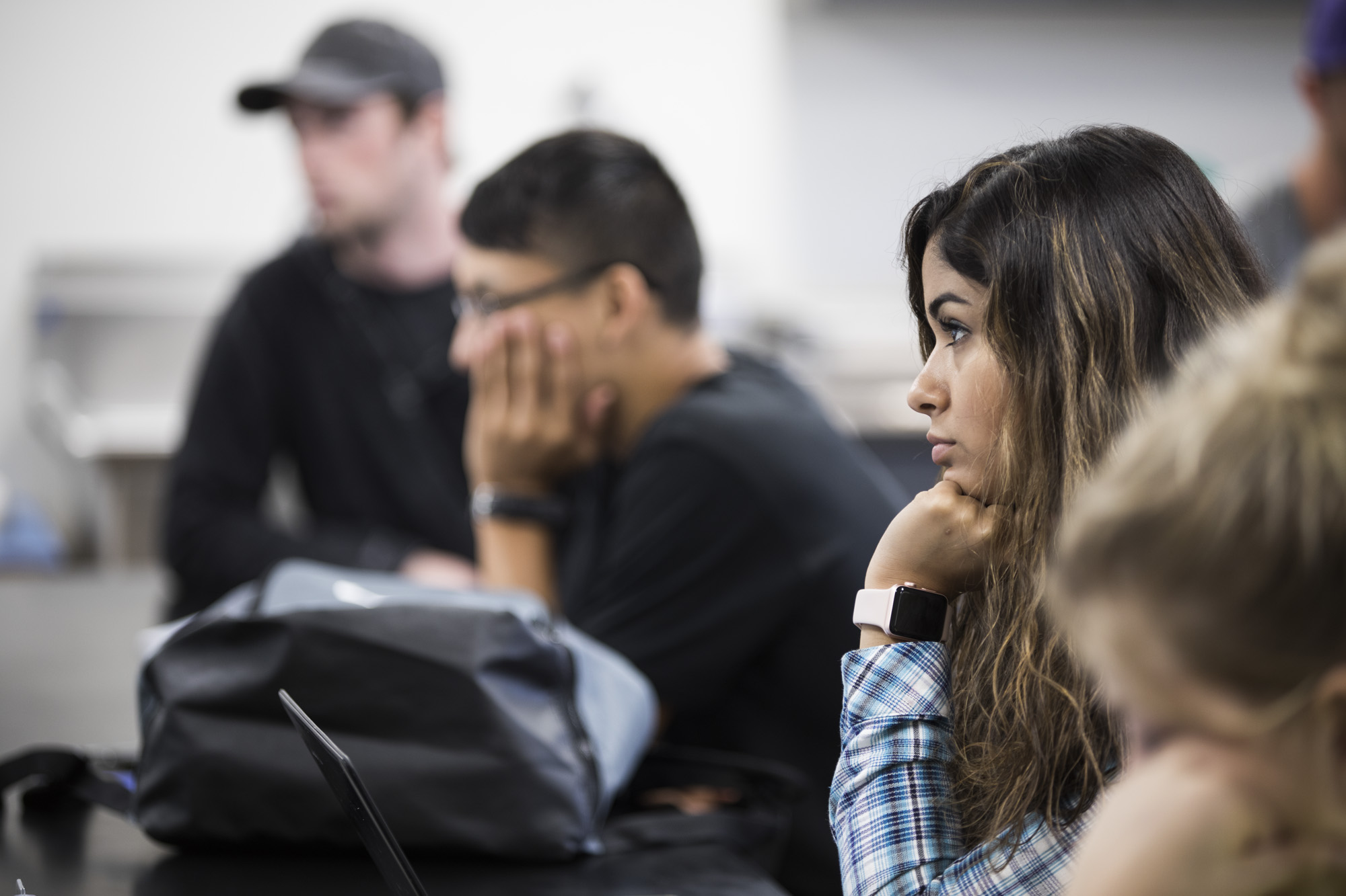 Students listen during a physical science lecture